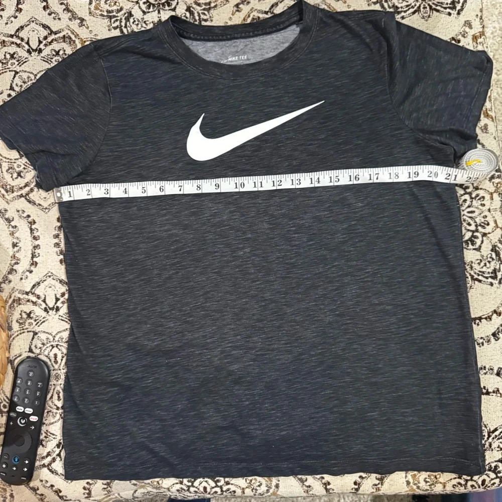 Nike Men's Charcoal Gray Tee